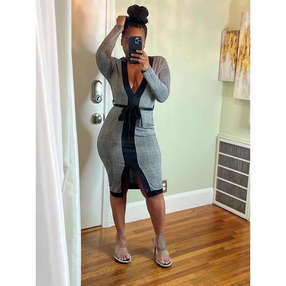 🌹NEW - KAPILA Dress in Plaid…belt not included. - Picture 2 of 10